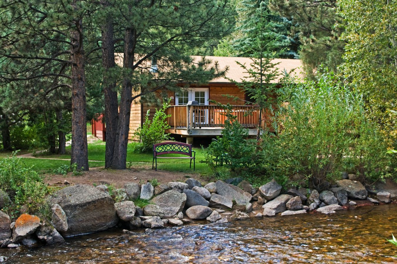 Backbone Adventures Places to Stay - Streamside on Fall River